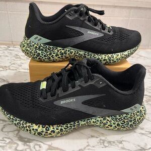 Brooks Launch 8 Women's Black and Yellow Athletic Shoes